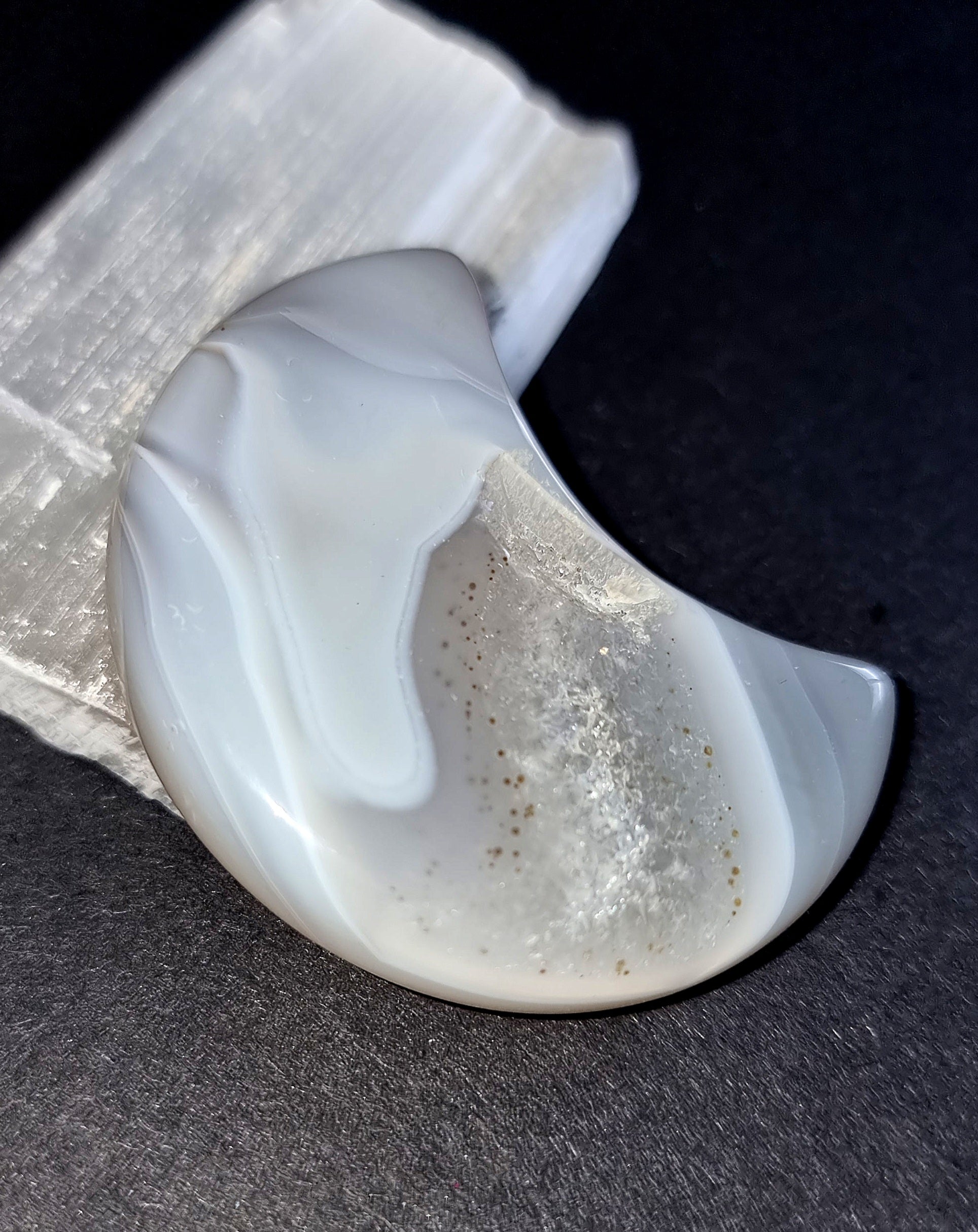 Druzy Agate Moon - Grounding Crystal