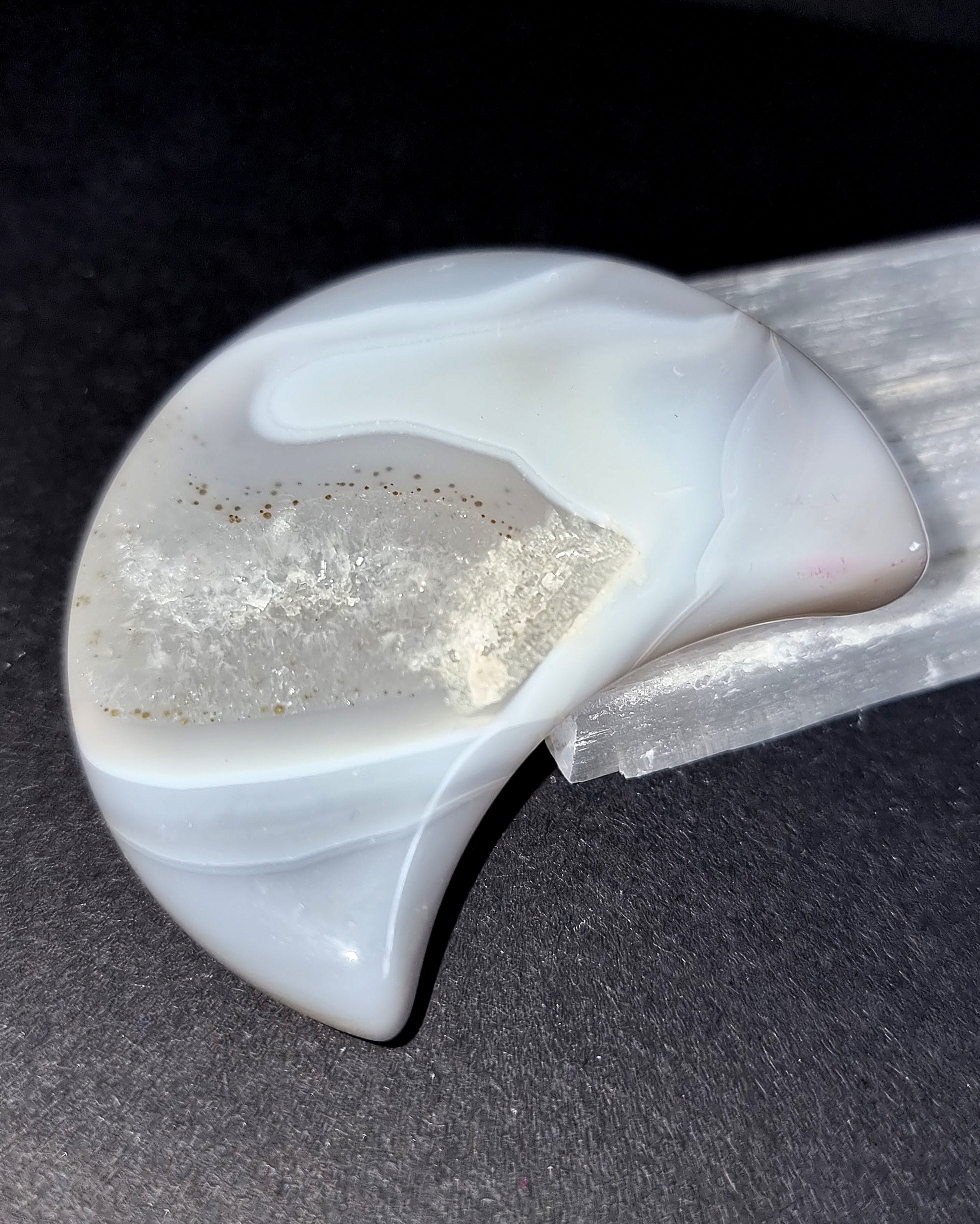 Druzy Agate Moon - Grounding Crystal