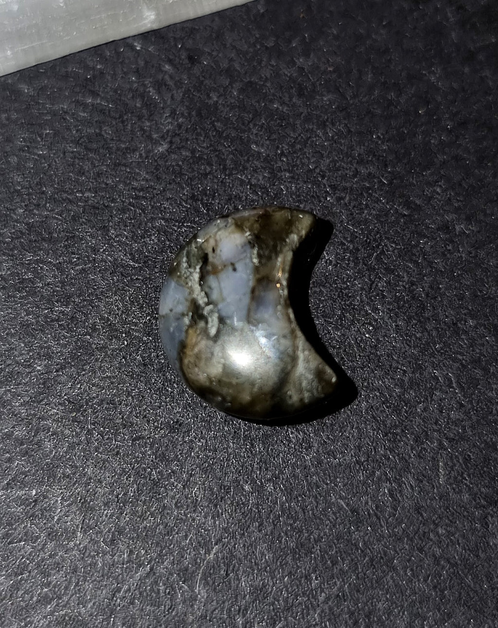 Qué Sera Crystal Mini Moon - Carved Stone for Intuition & Spiritual Connection