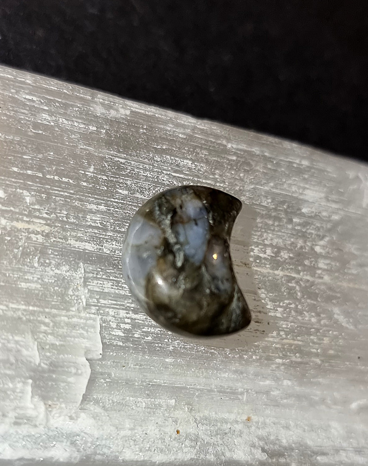 Qué Sera Crystal Mini Moon - Carved Stone for Intuition & Spiritual Connection