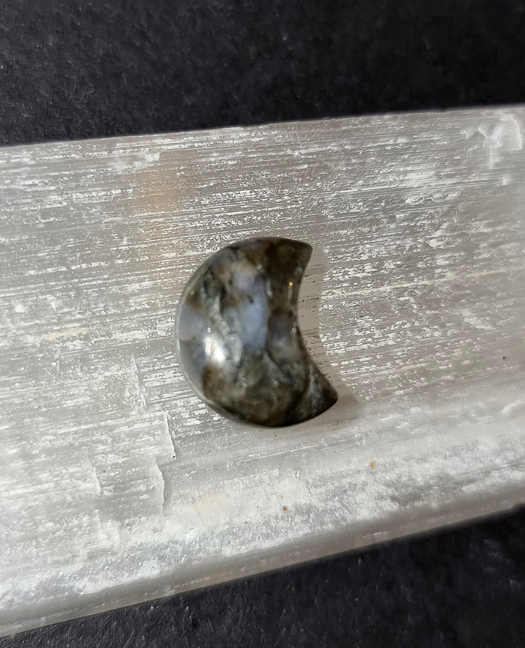 Qué Sera Crystal Mini Moon - Carved Stone for Intuition & Spiritual Connection