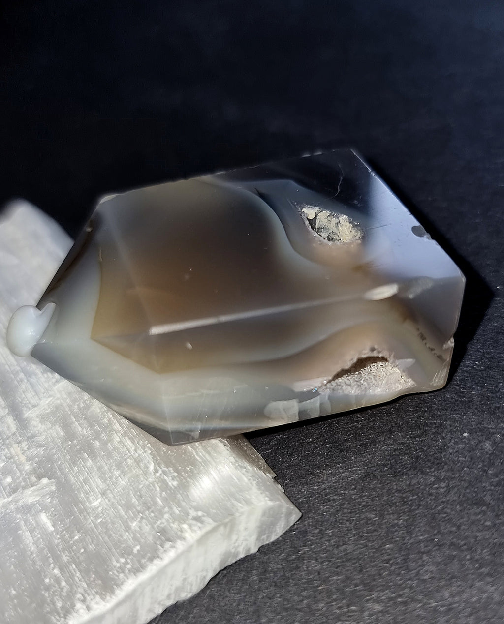 Druzy Agate Crystal Point - Natural Stone for Grounding, Mental Clarity & Emotional Balance